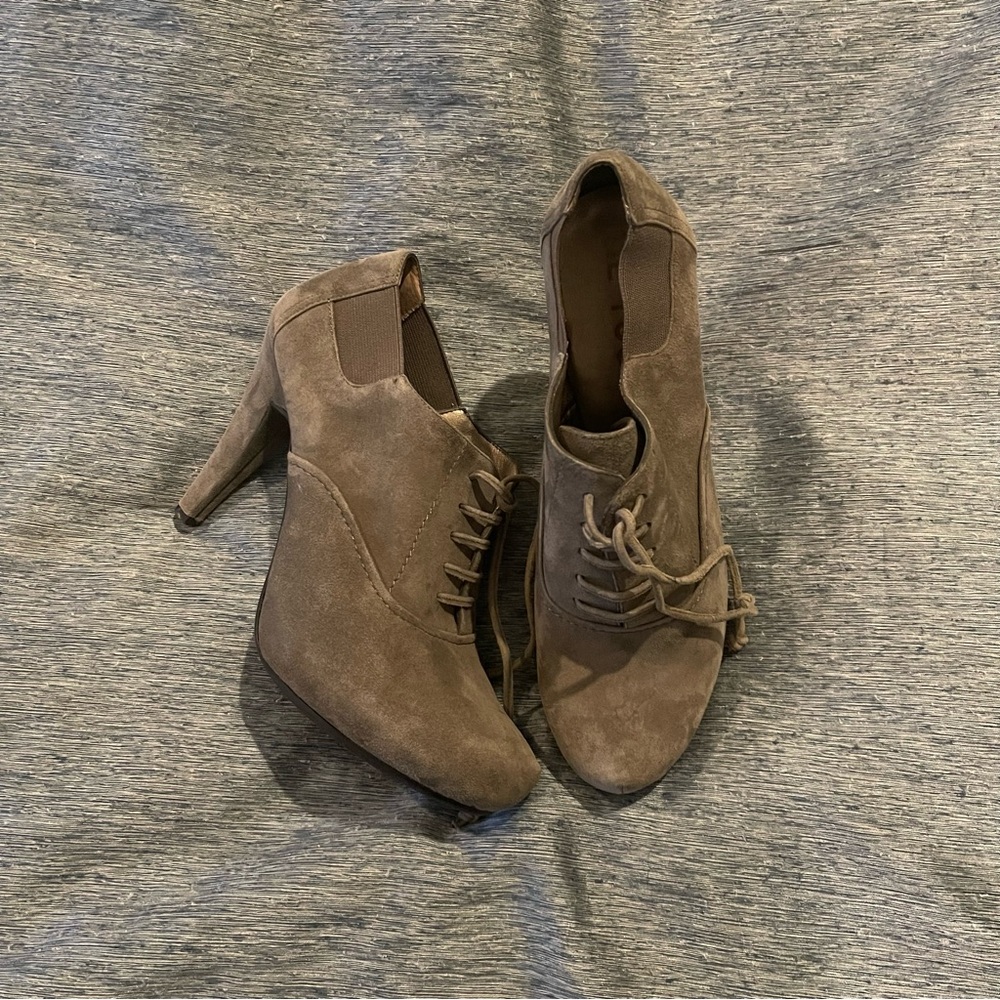 Me Too Lisbon Laced Gray Suede  4” heel Bootie 7